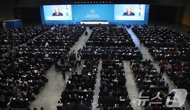부산 해운대구 벡스코 제1전시장에서 열린 유엔 플라스틱 오염 국제협약 제5차 정부간협상위원회(INC-5) ⓒ News1 윤일지 기자