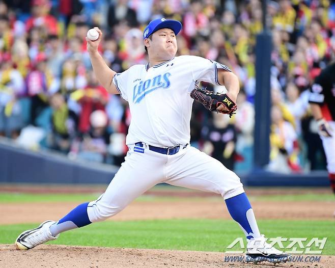 26일 대구 삼성라이온즈파크에서 열린 KIA와 삼성의 한국시리즈 4차전. 투구하고 있는 삼성 이승현. 대구=송정헌 기자songs@sportschosun.com/2024.10.26/