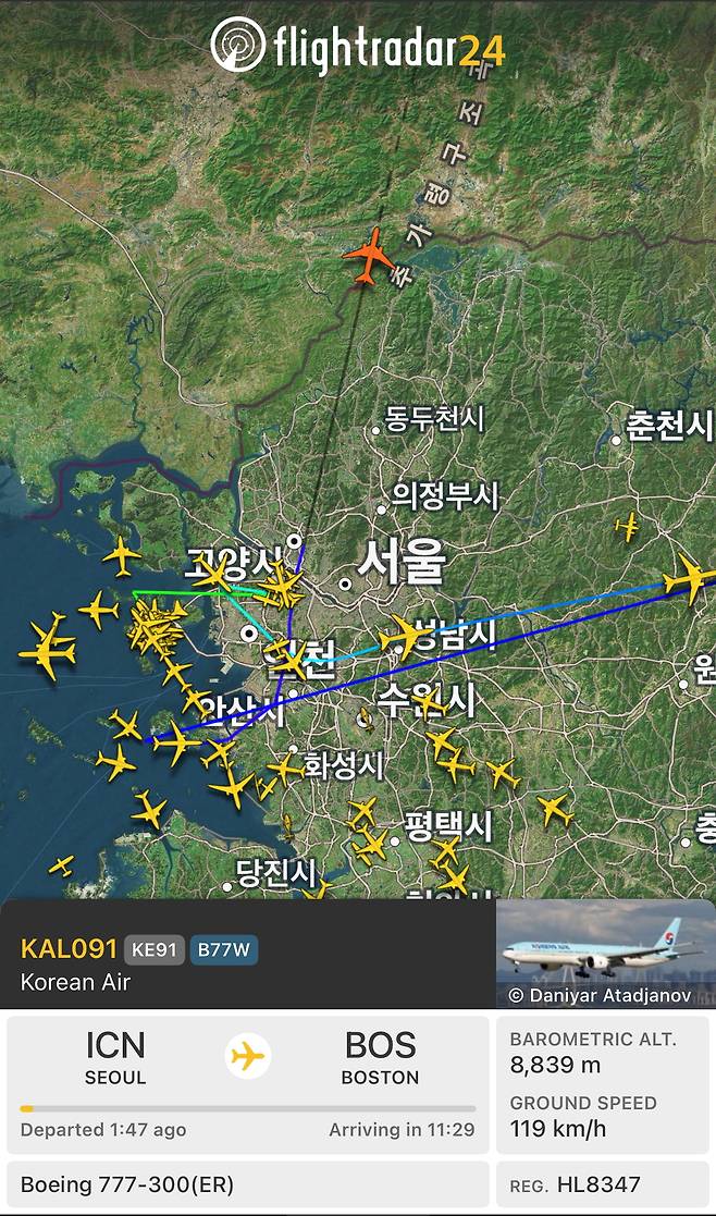 항공기 추적 사이트  ‘플라이트레이더24’(Flightradar24)에서 10일 오전 한때 대한항공 소속 여객기가 월북하는 듯한 궤적을 보였으나 군당국 확인 결과 해프닝으로 드러났다. [독자 제공]