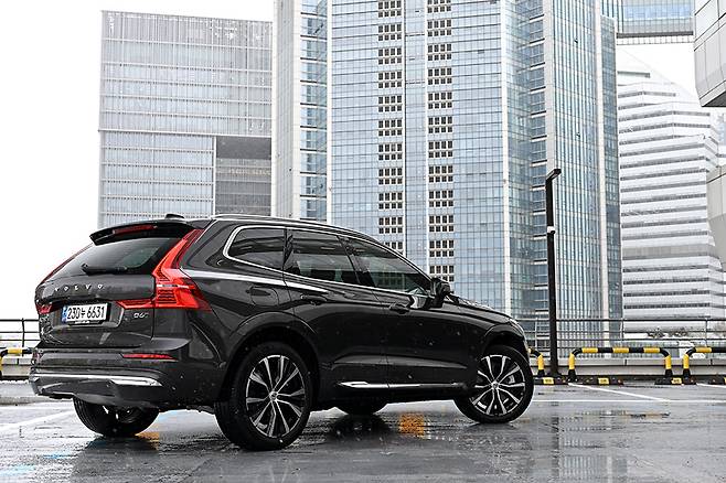 볼보 XC60 B6 AWD 울트라. 사진 김학수 기자