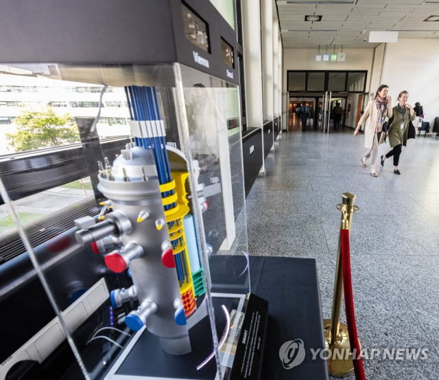 국제원자력기구(IAEA) 로비에 전시된 한국형 SMR(소형 모듈 원전) '스마트' 모형. 연합뉴스