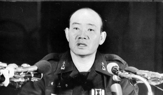 1979년 박정희 대통령 시해 사건 수사결과를 발표하고 있는 전두환 당시 계엄사령부 합동수사본부장. 중앙포토