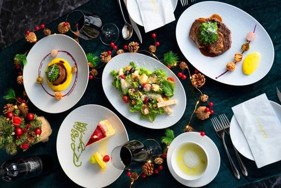 서울스카이 123라운지에서 선보일 연말 특별 저녁식사 메뉴. 사진 롯데월드