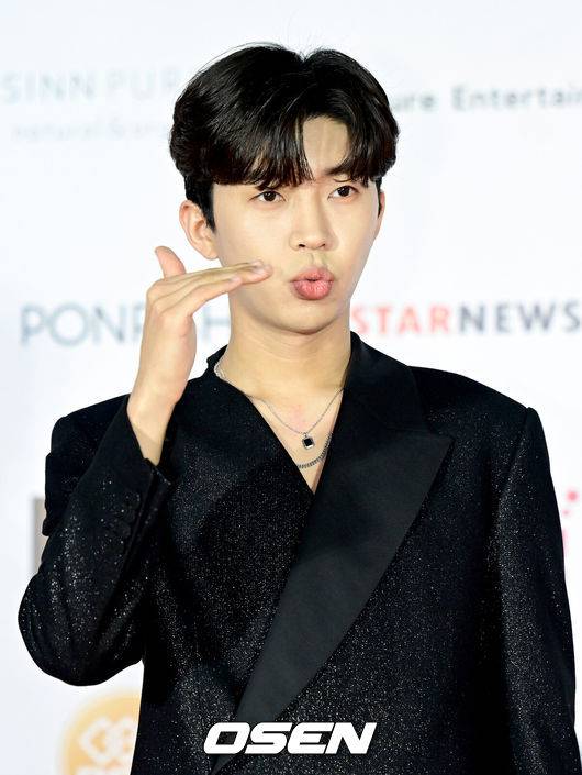 [OSEN=나고야(일본), 김성락 기자] 13일 오후(현지시간) 일본 나고야시 종합체육관에서 '2022 Asia Artist Awards IN JAPAN’ 레드카펫 행사가 진행됐다.가수 임영웅이 포즈를 취하고 있다. 2022.12.13 /ksl0919@osen.co.kr