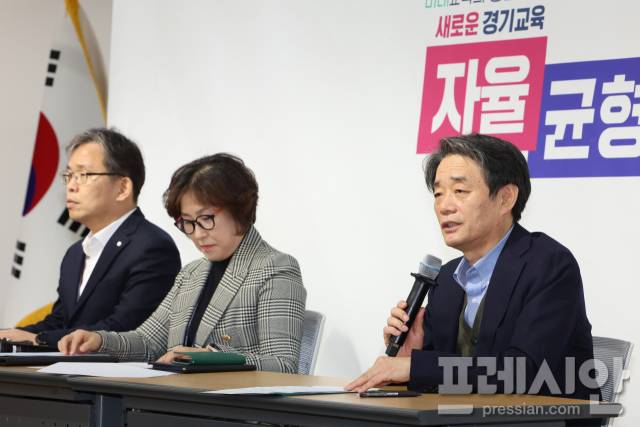 ▲11일 송진웅 경기도교육청 과학고 예비지정 심사위원회 심사위원장(서울대 교수)이 심사과정 및 결과에 대해 설명하고 있다. ⓒ경기도교육청