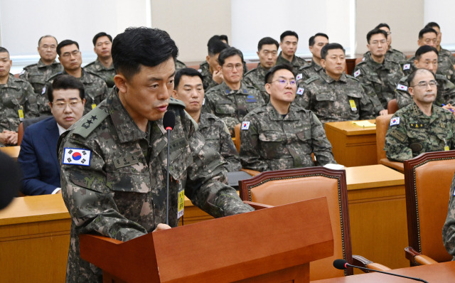 문상호 국군정보작전사령관이 10일 국회에서 열린 국방위원회 전체회의에 출석해 의원들의 긴급 현안질의에 답하고 있다. 오승현 기자 2024.12.10