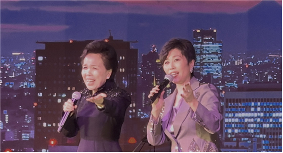 이미자 정재은 모녀가 도쿄에서 합동 공연을 가졌다. 제공|애플몬스터