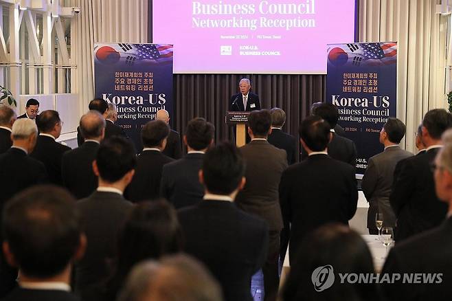 한미재계회의 주최 네트워킹 리셉션 (서울=연합뉴스) 류진 한국경제인협회 회장이 20일 서울 여의도 FKI타워에서 열린 '한미재계회의 주최 네트워킹 리셉션’에서 인사말을 하고 있다. 2024.11.20 [한국경제인협회 제공. 재판매 및 DB금지] photo@yna.co.kr