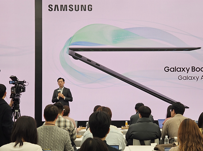 임성택 삼성전자 한국총괄 부사장이 12일 삼성 강남에서 열린 ‘갤럭시 북5 프로’ 최초 공개 행사에서 발표하고 있다. ⓒ데일리안 민단비 기자