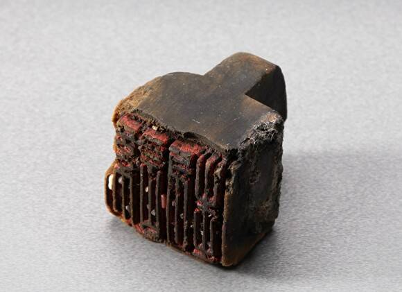 ‘근봉(謹封)’ 글자가 새겨진 목제 인장 [사진=국립해양수산연구소]