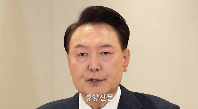 윤석열 대통령이 12일 서울 용산 대통령실청사에서 대국민담화를 하고 있다. 대통령실 제공