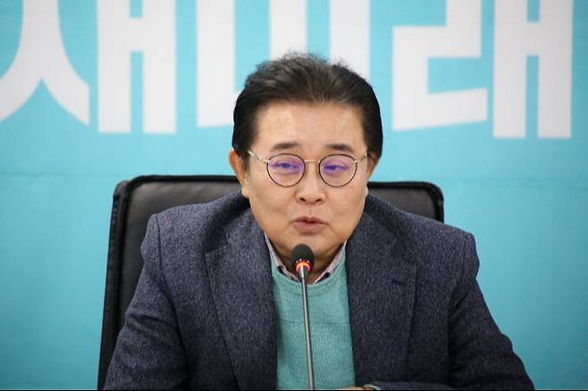 새미래민주당(새민주당) 전병헌 대표가 11일 서울 여의도 당사에서 주재한 당 최고위원회의에서 모두발언을 하고 있다. 새민주당 제공