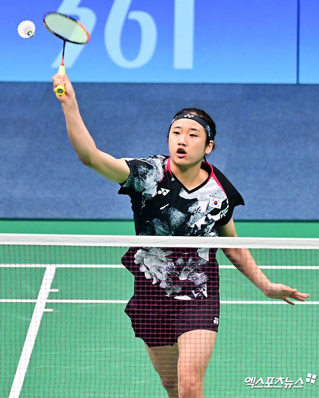 Korean women's badminton star Ahn Se-young is playing at the 2022 Hangzhou Asian Games held last year. Ahn Se-young lost to Japan's Akane Yamaguchi in the second match of the group stage of the BWF World Tour Finals held in Hangzhou, China on the 12th. Xports News DB