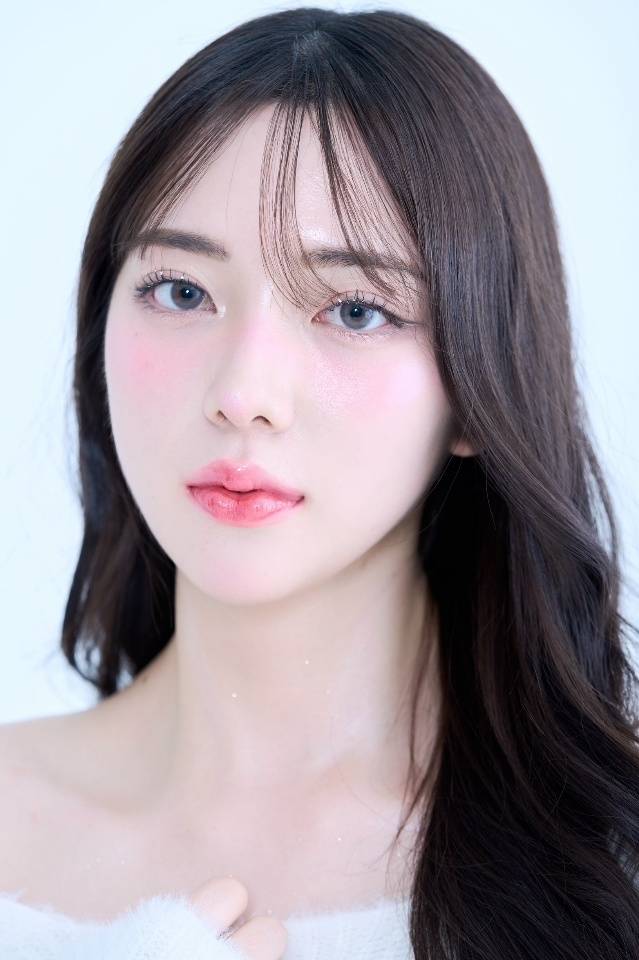 신인배우 정샛별이 영화 ‘천국으로 가는 길’의 안경녀역에 캐스팅 되었다. 사진 | 알라딘엔터테이먼트