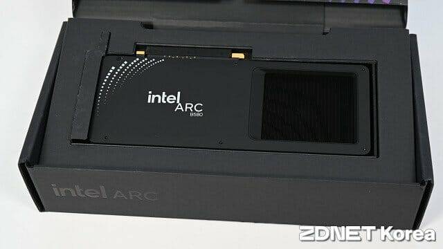 인텔 아크 B580 한정판 그래픽카드 패키지. (사진=지디넷코리아)