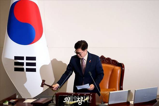 우원식 국회의장이 지난 12일 오후 국회본청에서 열린 국회 본회의에서 의사봉을 두드리고 있다. ⓒ데일리안 홍금표 기자