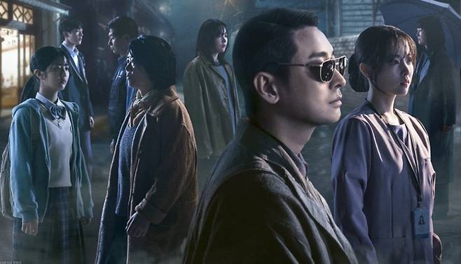 드라마 ‘조명가게’는 불이 꺼지지 않는 조명가게를 배경으로 수상한 사람들의 사연을 풀어낸 작품이다. 디즈니플러스 제공