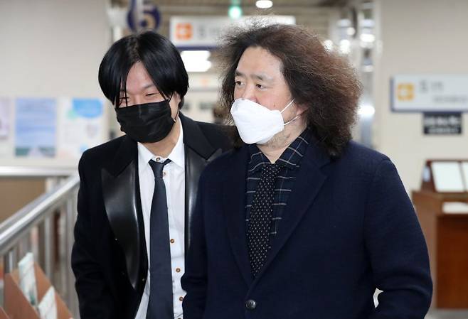 방송인 김어준씨와 주진우 전 기자가 지난 2022년 12월 7일 서울고등법원에서 열린 선거법 위반 재판에 출석하고 있다. /사진=뉴스1