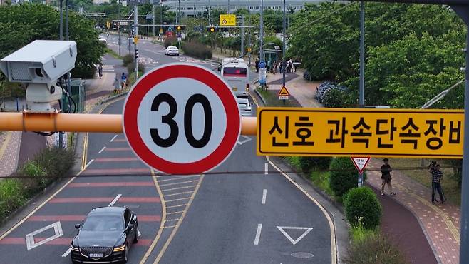 속도제한 표지판 자료사진.