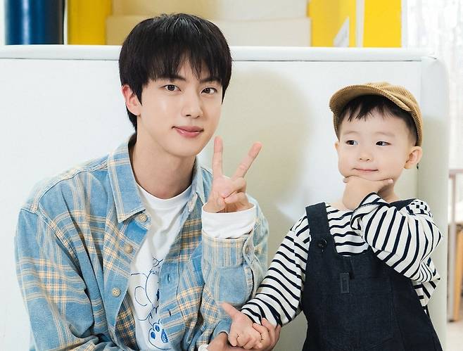 김석진씨 결혼하고 싶네요♥ 방탄소년단 진 '달려라 석진', 전 세계 뜨거운 인기