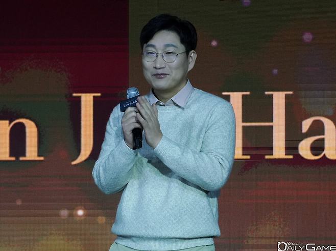 전재학 디렉터가 "2025년 시작될 최강의 적과의 마지막 전쟁을 기대해달라"라고 인사를 전했다.