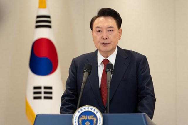 윤석열 대통령이 12일 서울 용산 대통령실 청사에서 대국민 담화를 하고 있다. 대통령실 제공