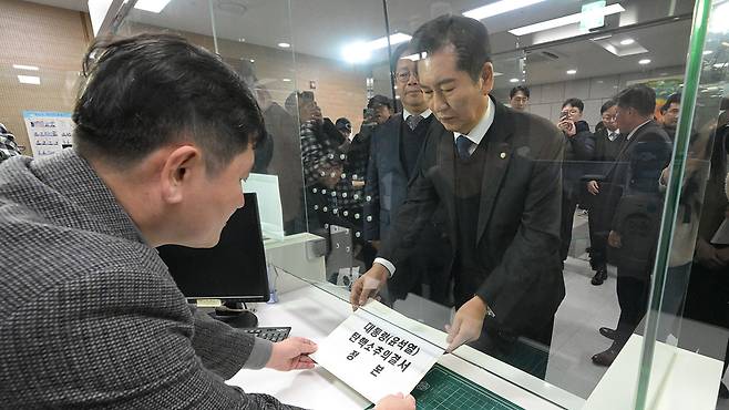 정청래 법사위원장, 헌재에 탄핵소추의결서 제출 2024.12.14