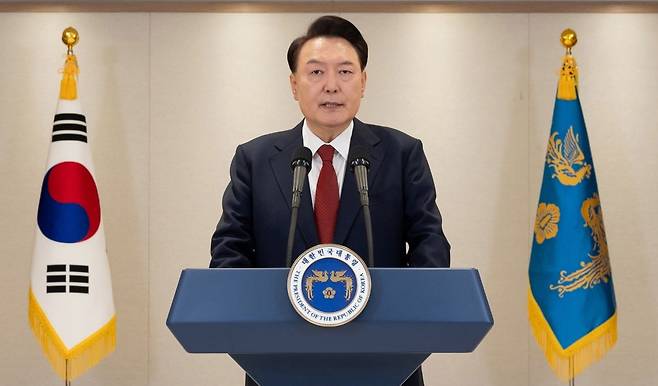 윤석열 대통령이 지난 12일 용산 대통령실에서 대국민 담화를 하고 있다. 대통령실 제공