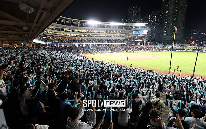 ▲ 만원 관중으로 꽉 찬 창원NC파크. ⓒ곽혜미 기자