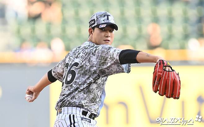 27일 오후 서울 송파구 잠실야구장에서 열린 '2024 신한 SOL Bank KBO리그' 삼성 라이온즈와 LG 트윈스의 경기, 1회초 LG 선발투수 이상영이 역투하고 있다. 엑스포츠뉴스 DB