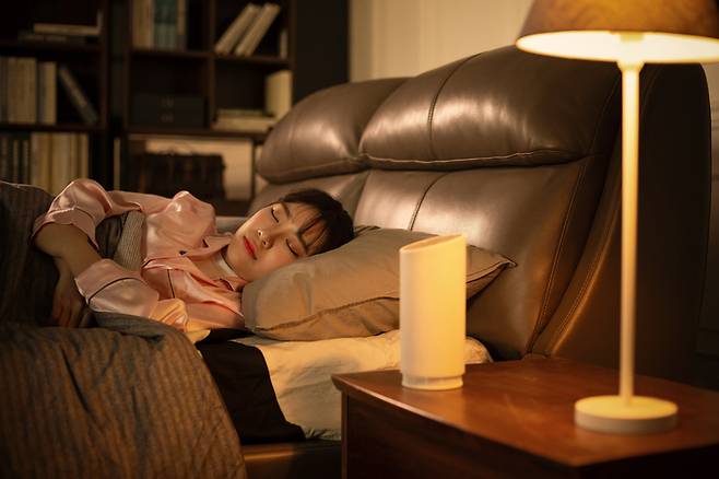 잠을 잔 사람들은 깨어 있던 사람들에 비해 훨씬 더 나은 성과를 보였다. 수면 중에 뇌에서 두 가지 특정 전기적 사건이 동기화되면 새로운 어휘를 저장하고 기억하는 능력이 크게 향상됐다. [사진=게티이미지뱅크]