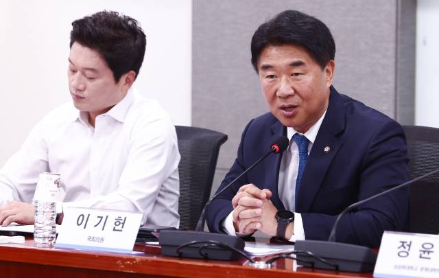이기헌(오른쪽) 더불어민주당 의원. 뉴스1
