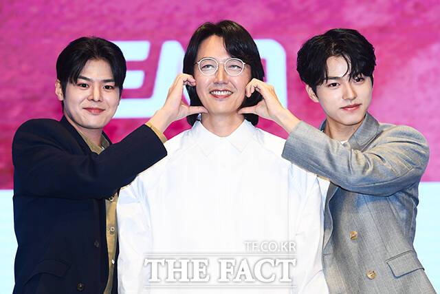 배우 려운과 윤상현, 이진우(왼쪽부터)가 16일 오후 서울 구로구 신도림 디큐브시티에서 열린 지니TV 새 오리지널 '나미브' 제작발표회에 참석해 포즈를 취하고 있다. /서예원 기자