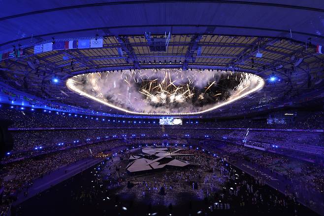 연합뉴스11일 프랑스 생드니 스타드 드 프랑스에서 열린 2024 파리 올림픽 폐회식이 화려한 불꽃과 함께 막을 내리고 있다.