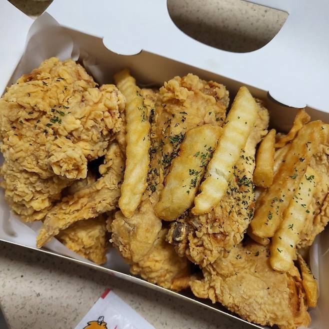 은근히 혼자 먹기 좋은 치킨.jpg