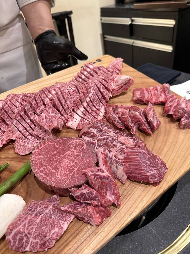 음여갤 첫 글은 포텐 맞나요....? 4인 120만원어치 소고기