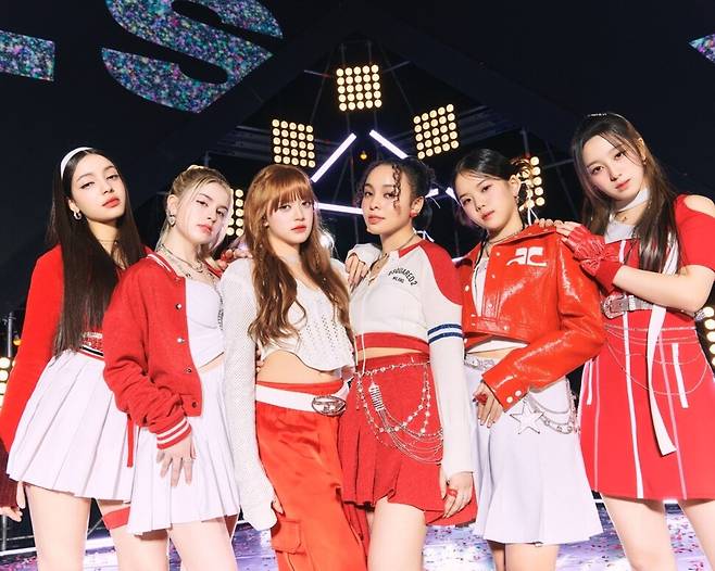 제이와이피(JYP)엔터테인먼트가 케이팝 미국 현지화 전략으로 론칭한 다국적 걸그룹 비춰(VCHA). 제이와이피엔터테인먼트 제공