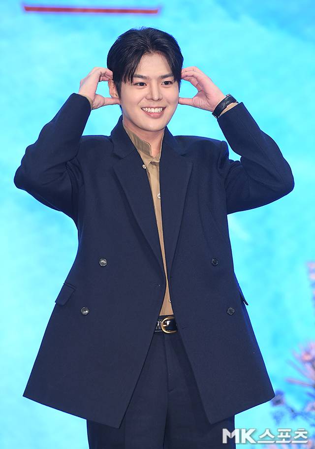 16일 오후 서울 신도림 디큐브시티 더 세인트 그랜드볼룸에서 지니 TV 오리지널 드라마 ‘나미브’ 제작발표회가 진행됐다. 이날 제작보고회에는 강민구 감독을 비롯해 려운, 윤상현, 이진우가 참석했으며, 주연 배우 고현정은 갑작스러운 건강 악화로 불참했다. / 사진 = 천정환 기자