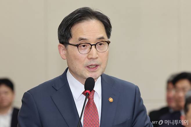 [서울=뉴시스] 권창회 기자 = 12일 오후 서울 여의도 국회에서 열린 정무위원회 전체회의에서 한기정 공정거래위원장이 2025년도 예산안 제안설명을 하고 있다. 2024.11.12.  /사진=권창회