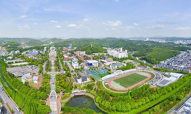 경상국립대 가좌캠퍼스 전경.