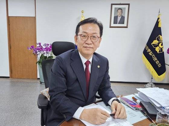 윤 대통령 40년 지기인 석동현 변호사. 민주평화통일자문회의 사무처장 재직 당시 촬영한 사진이다. 연합뉴스