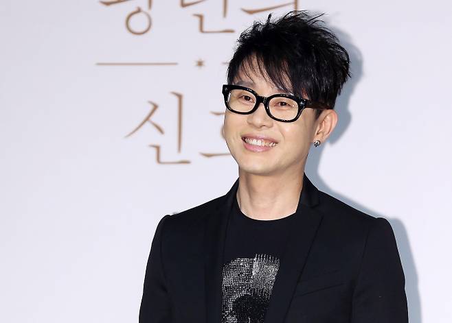 가수 이승환이 보수 성향 온라인 커뮤니티에 확산되고 있는 '윤석열 탄핵 찬성 리스트'를 비판하는 글을 올렸다. 사진은 이승환이 서울 서대문구 이화여자대학교 삼성홀에서 진행된 정규 11집 앨범  '폴 투 플라이-후' 발매 기념 기자간담회에 참석한 모습. /사진=머니투데이