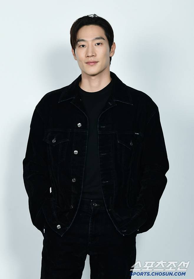 배우 노상현이 본지와 인터뷰에 앞서 포즈를 취했다. 노상현은 제45회 청룡영화상 시상식에서 신인남우상을 수상했다. 포즈를 취하고 있는 노상현. 목동=송정헌 기자songs@sportschosun.com/2024.12.05/