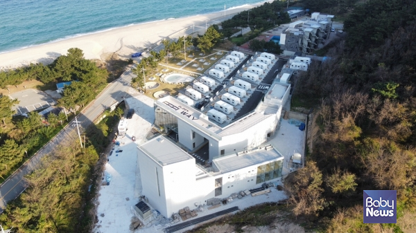 기성망양해수욕장 앞에 위치한 울진 최대 규모의 올덴리조트 울진점. ⓒ올덴리조트