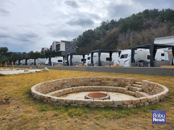 단체 캠프파이어가 가능한 대형 캠프파이어 스팟. ⓒ올덴리조트