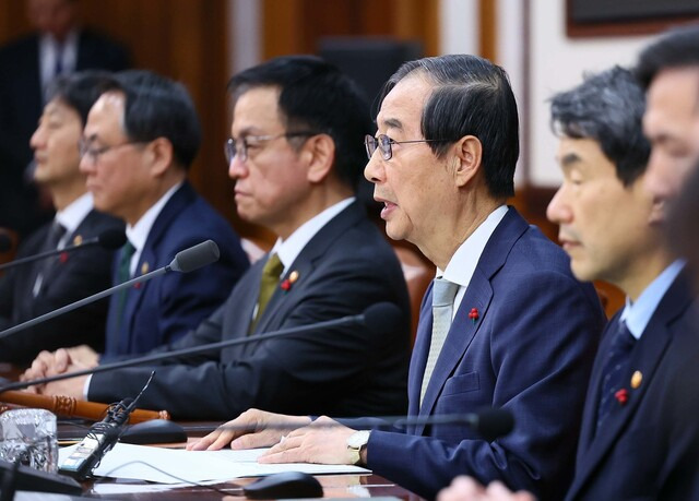 한덕수 대통령 권한대행이 19일 오전 서울 종로구 정부서울청사에서 열린 임시 국무회의에서 발언하고 있다. 대통령실사진기자단