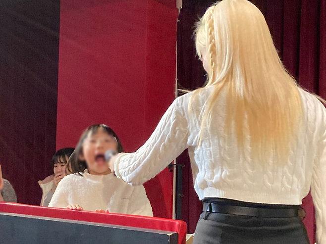 관객과 함께 노래하는 커튼콜 공연/사진=김지은 여행+ 기자