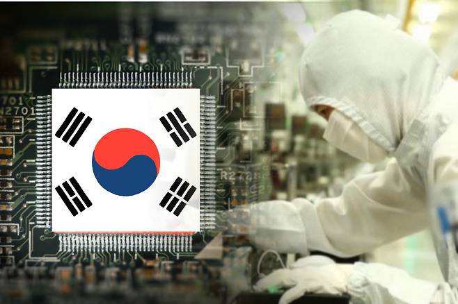한국 반도체가 역사상 최대 위기라는 경고가 이어지는 가운데, 산학계에서 경쟁력 회복을 위한 움직임이 나오고 있다.