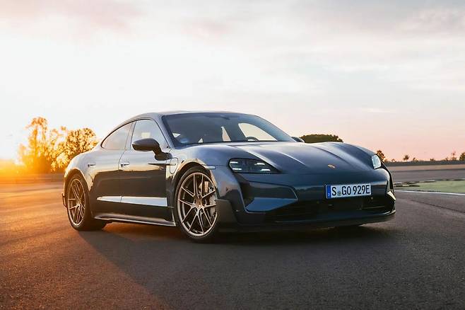 포르쉐 타이칸 터보 GT