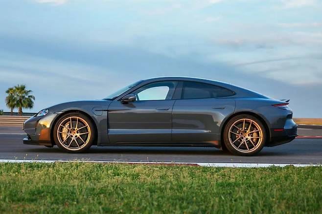 포르쉐 타이칸 터보 GT